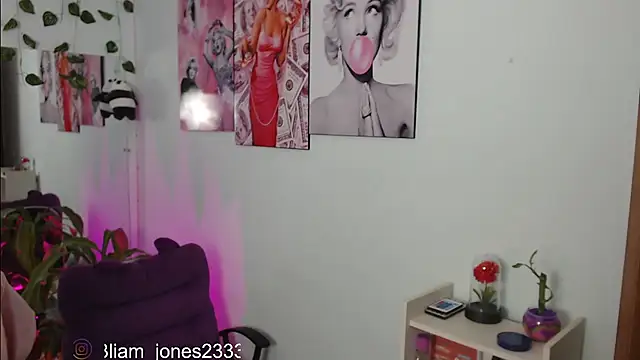 Jonesliam23 online show from March 17, 2025, 7:26 pm