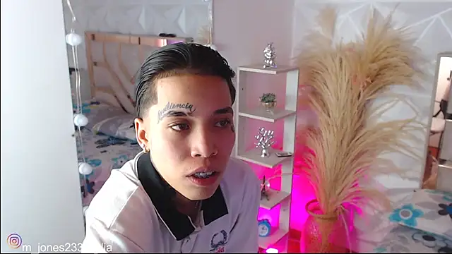 Jonesliam23 online show from November 6, 2025, 7:37 pm