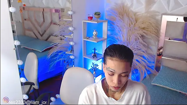 Jonesliam23 online show from November 20, 2025, 7:24 pm