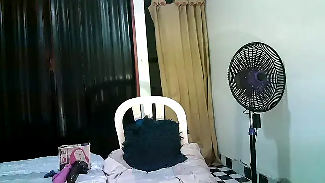 kimmiemm online show from November 3, 2025, 2:24 am