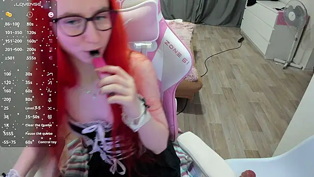 Malina Lovely online show from October 27, 2025, 8:35 pm