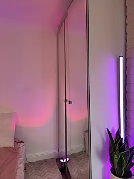 Vanesskaa online show from April 12, 2026, 12:43 pm