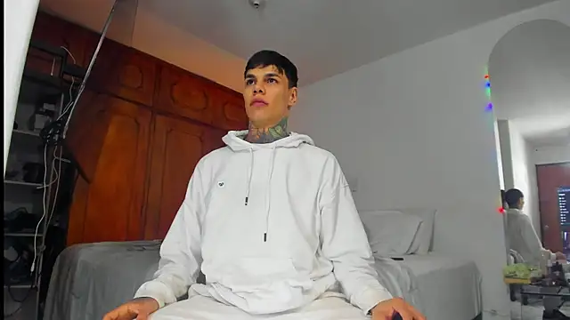 Jordyrodriiguez online show from February 16, 2025, 6:32 am