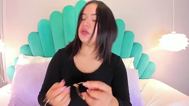 HannaKarson online show from February 18, 2025, 11:33 am