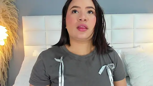 HannaKarson online show from November 4, 2025, 11:31 am