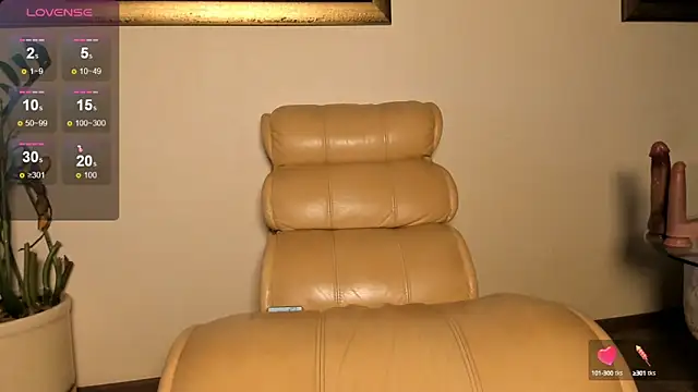 luna-catt online show from March 20, 2025, 10:51 pm