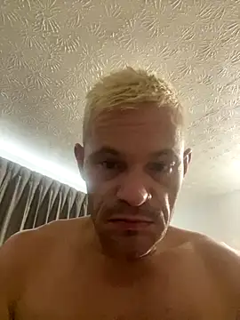 Snapshot of FrankieKentucky chatting on November 10, 2025, 4:17 pm FrankieKentucky online show from November 10, 2025, 4:17 pm