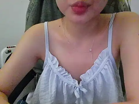 Snapshot of Yin-girl chatting on October 11, 2025, 11:36 pm Yin-girl online show from October 11, 2025, 11:36 pm
