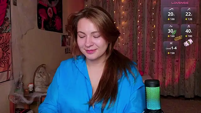 LisaCase online show from October 18, 2025, 5:46 pm