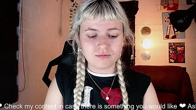 Snapshot of NEXT_DOOR_GIRL_ chatting on January 22, 2025, 3:20 am NEXT DOOR GIRL online show from January 22, 2025, 3:20 am