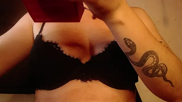 Snapshot of NEXT_DOOR_GIRL_ chatting on March 8, 2025, 12:44 am NEXT DOOR GIRL online show from March 8, 2025, 12:44 am