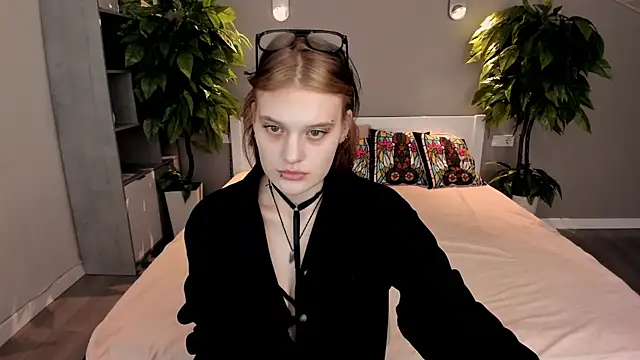 CandyBooms  online show from September 24, 2025, 12:41 pm