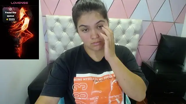 Snapshot of Marinasexxx chatting on October 17, 2025, 8:33 pm Marinasexxx online show from October 17, 2025, 8:33 pm