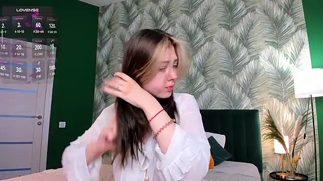 Vanessa Walters online show from October 10, 2025, 3:27 am