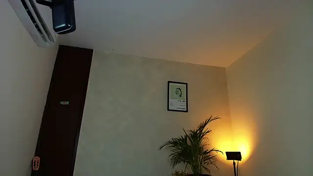 SweetJennaa online show from April 12, 2026, 4:17 am