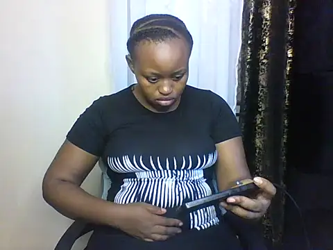Snapshot of Candii_wet_ chatting on February 9, 2025, 2:50 pm Candii wet  online show from February 9, 2025, 2:50 pm