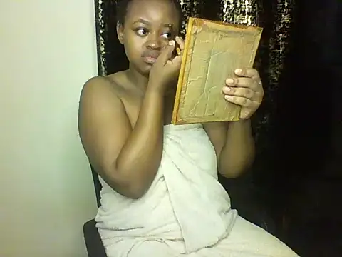 Snapshot of Candii_wet_ chatting on February 20, 2025, 12:08 am Candii wet  online show from February 20, 2025, 12:08 am