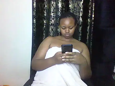 Snapshot of Candii_wet_ chatting on February 21, 2025, 12:49 am Candii wet  online show from February 21, 2025, 12:49 am