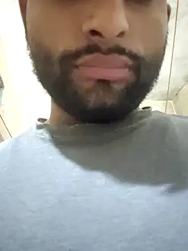 PRIYANHUxh online show from April 21, 2026, 4:41 am