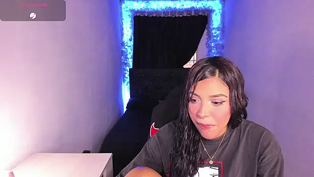 Snapshot of Mariana_Hasper_ chatting on February 8, 2025, 10:08 pm Mariana Hasper  online show from February 8, 2025, 10:08 pm