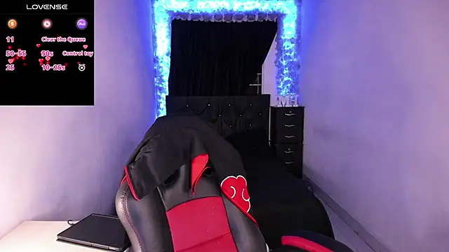 Snapshot of Mariana_Hasper_ chatting on February 24, 2025, 11:41 pm Mariana Hasper  online show from February 24, 2025, 11:41 pm