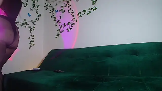 Snapshot of cattaleya02 chatting on December 19, 2024, 12:56 am cattaleya02 online show from December 19, 2024, 12:56 am