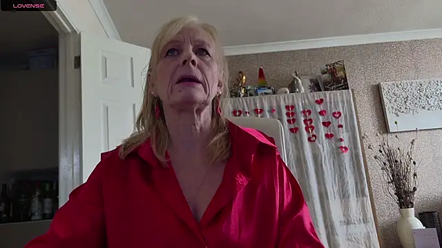 TopazCamgirl online show from April 15, 2026, 3:30 pm