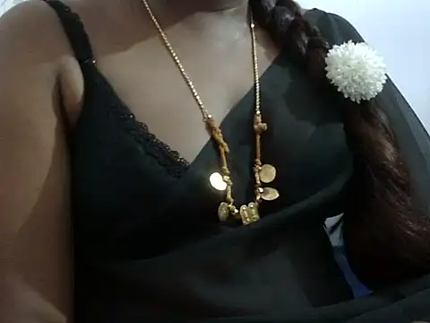 Hot akshara online show from October 4, 2025, 6:17 pm