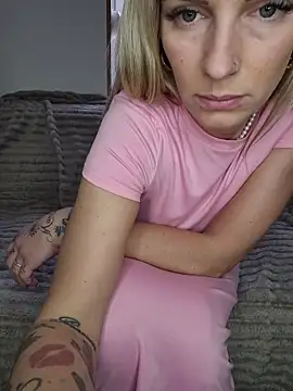 Snapshot of Lydie_off chatting on March 5, 2026, 8:32 am Lydie off online show from March 5, 2026, 8:32 am