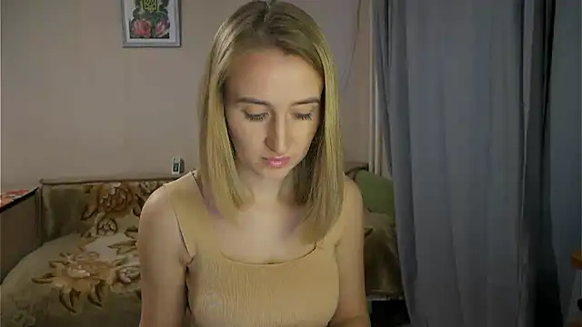 Snapshot of Sophiloren chatting on December 5, 2024, 11:05 am Sophiloren online show from December 5, 2024, 11:05 am