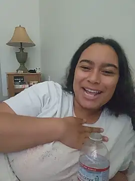 Snapshot of cinnaminnie chatting on May 15, 2026, 6:26 pm cinnaminnie online show from May 15, 2026, 6:26 pm