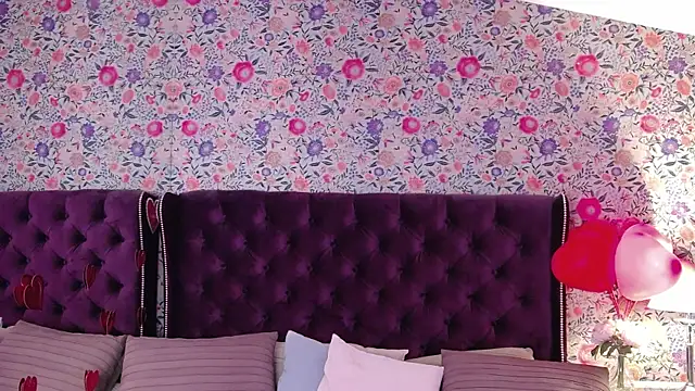 Snapshot of Evapeach_ chatting on February 19, 2025, 1:50 pm Evapeach online show from February 19, 2025, 1:50 pm