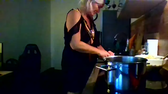 Snapshot of Your_Wish_4U chatting on November 1, 2025, 2:41 pm Your Wish 4U online show from November 1, 2025, 2:41 pm