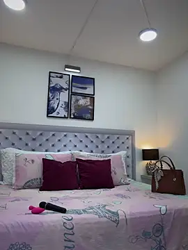 sarascottt online show from February 3, 2026, 7:08 pm