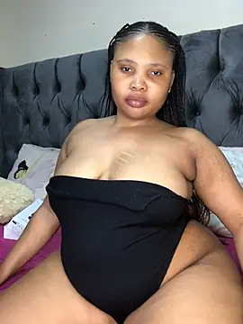 Snapshot of Anaelle24 chatting on May 7, 2026, 4:40 am Anaelle24 online show from May 7, 2026, 4:40 am