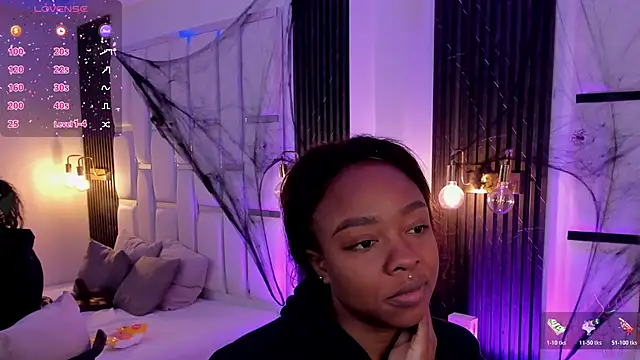 mia schwarz online show from November 1, 2025, 1:57 pm