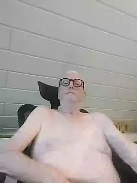 Greyhound70 online show from October 26, 2025, 3:51 pm