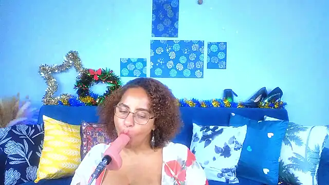 Snapshot of CleopatraYourRoyalAffair chatting on December 2, 2024, 7:16 pm CleopatraYourRoyalAffair online show from December 2, 2024, 7:16 pm