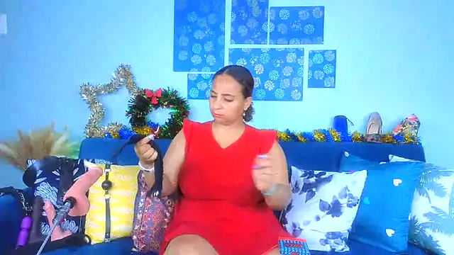 Snapshot of CleopatraYourRoyalAffair chatting on December 3, 2024, 7:11 pm CleopatraYourRoyalAffair online show from December 3, 2024, 7:11 pm