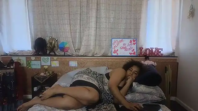 Snapshot of CleopatraYourRoyalAffair chatting on February 21, 2025, 8:05 pm CleopatraYourRoyalAffair online show from February 21, 2025, 8:05 pm