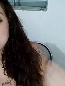 Snapshot of Sweet-diamondxxx chatting on December 5, 2024, 10:23 pm Sweet-diamondxxx online show from December 5, 2024, 10:23 pm