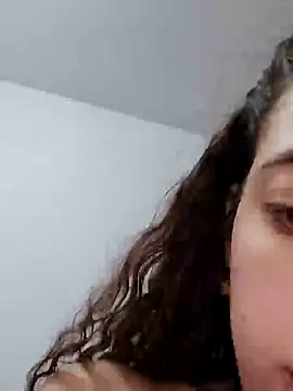 Snapshot of Sweet-diamondxxx chatting on December 7, 2024, 2:24 pm Sweet-diamondxxx online show from December 7, 2024, 2:24 pm