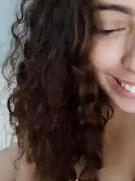 Snapshot of Sweet-diamondxxx chatting on December 14, 2024, 12:44 pm Sweet-diamondxxx online show from December 14, 2024, 12:44 pm