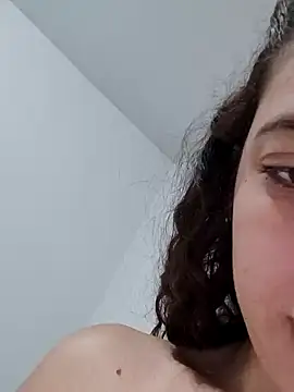 Snapshot of Sweet-diamondxxx chatting on December 15, 2024, 6:29 am Sweet-diamondxxx online show from December 15, 2024, 6:29 am