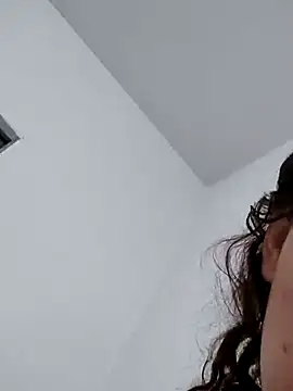 Snapshot of Sweet-diamondxxx chatting on December 25, 2024, 1:30 pm Sweet-diamondxxx online show from December 25, 2024, 1:30 pm