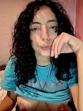 Snapshot of Sweet-diamondxxx chatting on October 23, 2025, 5:33 pm Sweet-diamondxxx online show from October 23, 2025, 5:33 pm