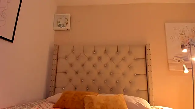 vanesasexyhot21 online show from March 3, 2026, 2:18 am