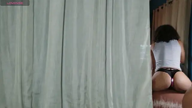 CurlyNony online show from April 12, 2026, 4:39 am