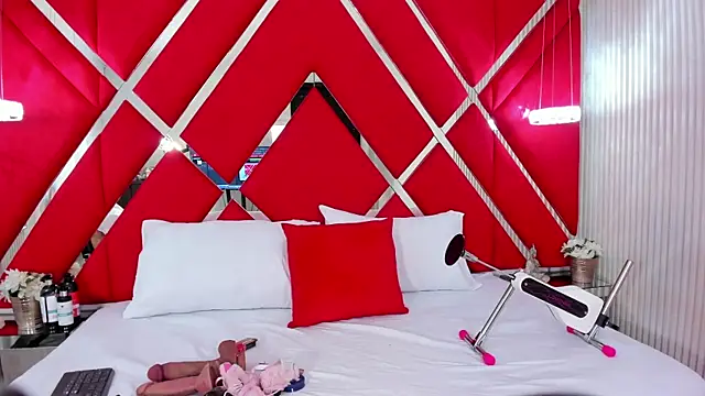 SusanCouper online show from December 18, 2025, 10:49 pm