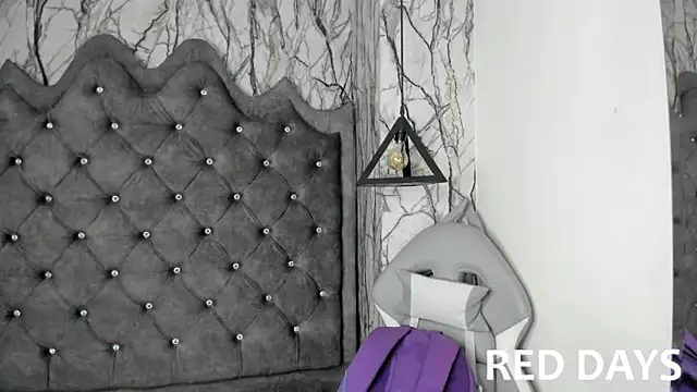 larissa01  online show from February 6, 2025, 2:33 am